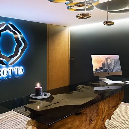 Resident & Grotta Hotel