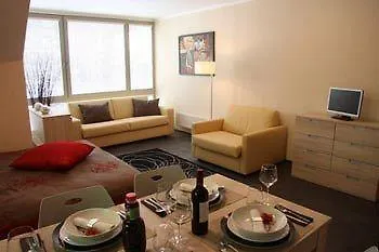 Resident & Grotta הַרָכוֹב