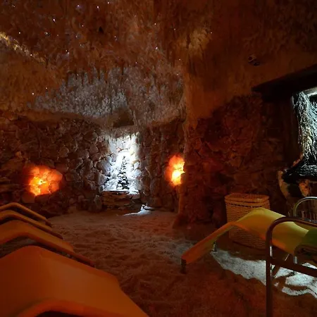 Hotel Resident & Grotta Harrachov
